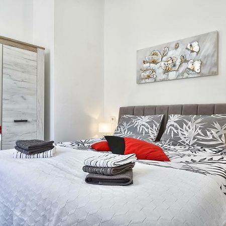 Apartment 20M From Arena Пула Екстериор снимка