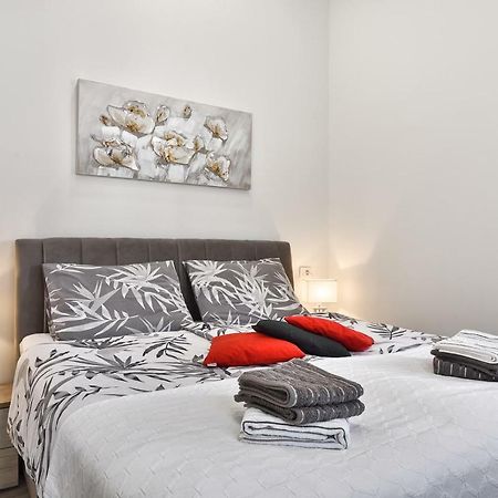 Apartment 20M From Arena Пула Екстериор снимка
