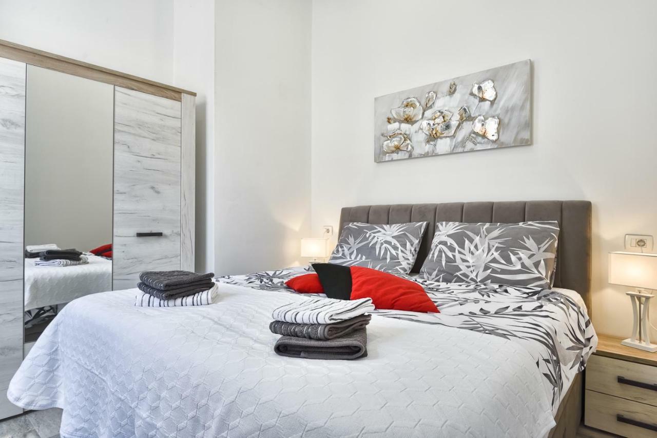 Apartment 20M From Arena Пула Екстериор снимка