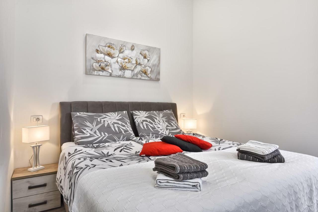 Apartment 20M From Arena Пула Екстериор снимка