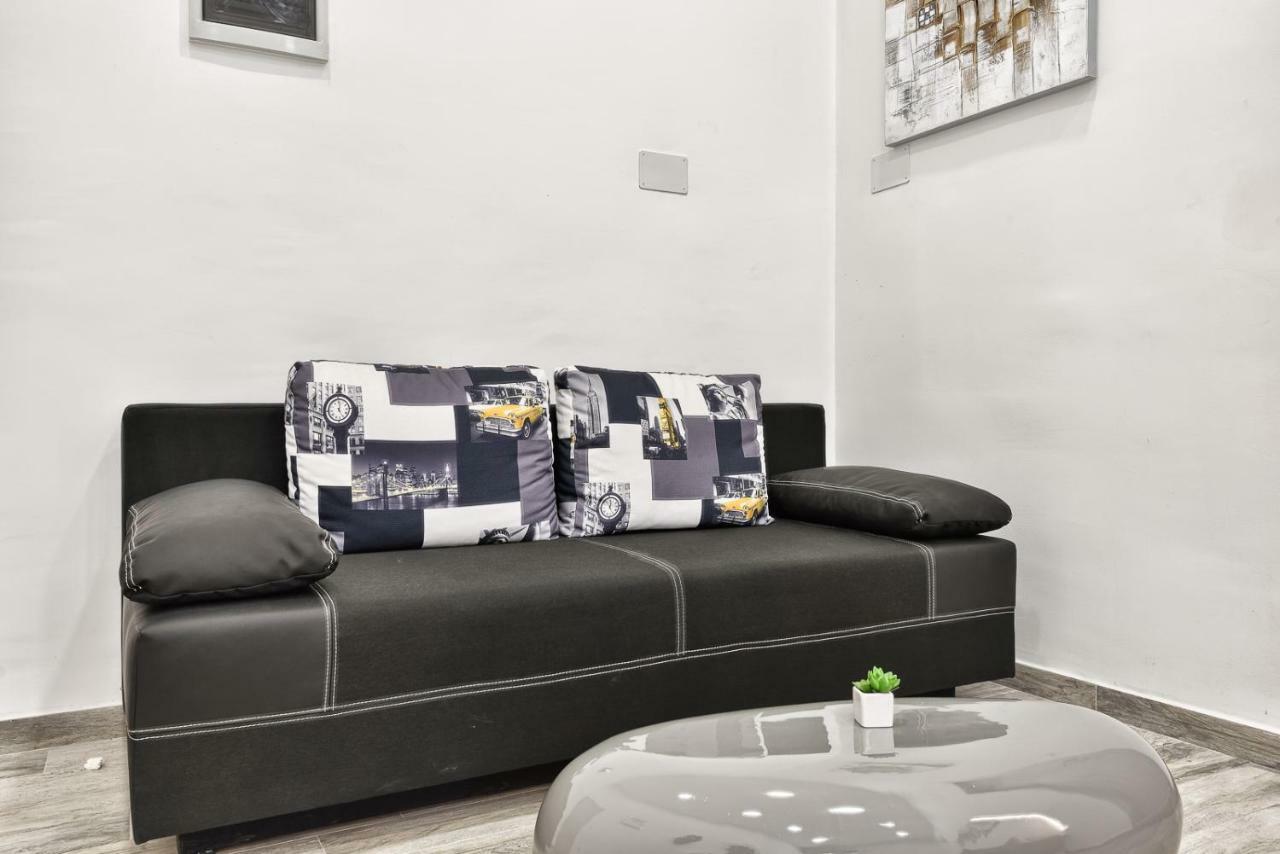 Apartment 20M From Arena Пула Екстериор снимка