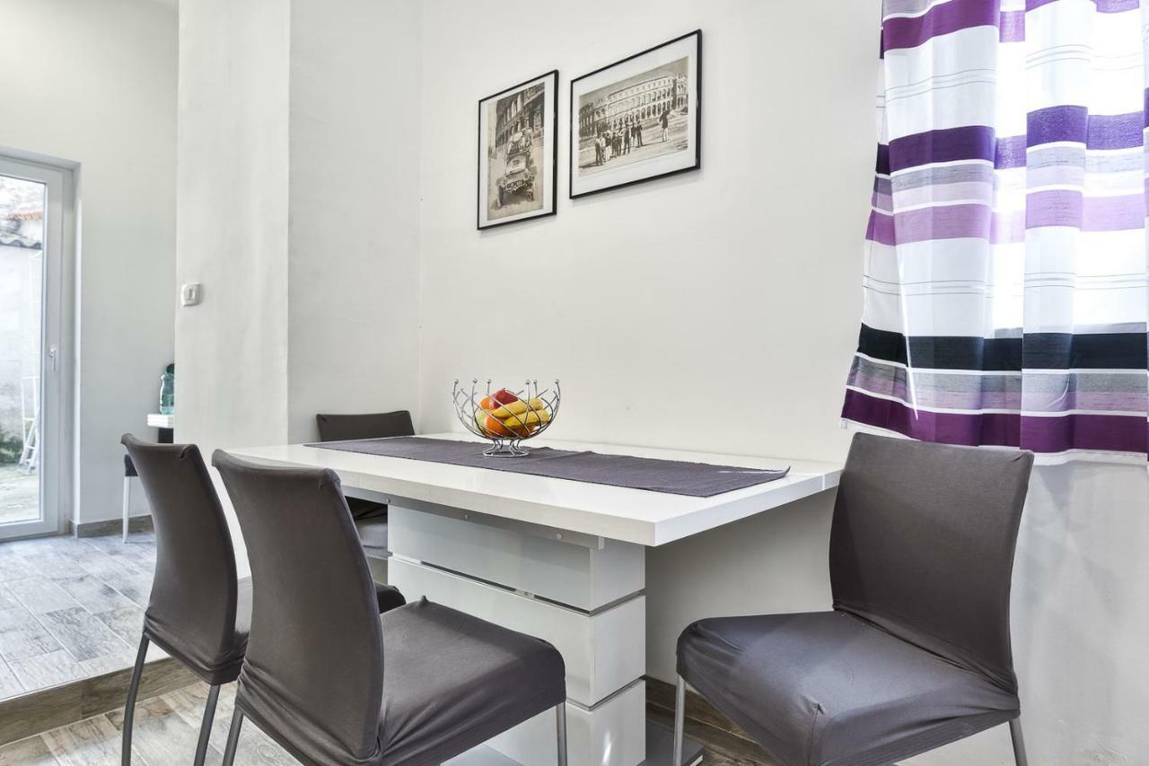 Apartment 20M From Arena Пула Екстериор снимка