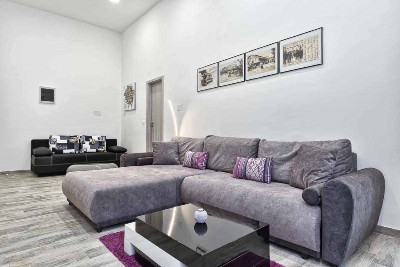 Apartment 20M From Arena Пула Екстериор снимка